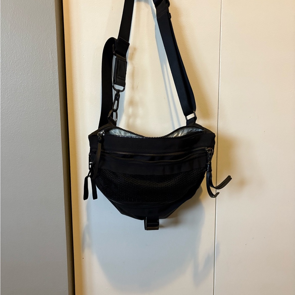 Lululemon Stylish Black crossbody bag